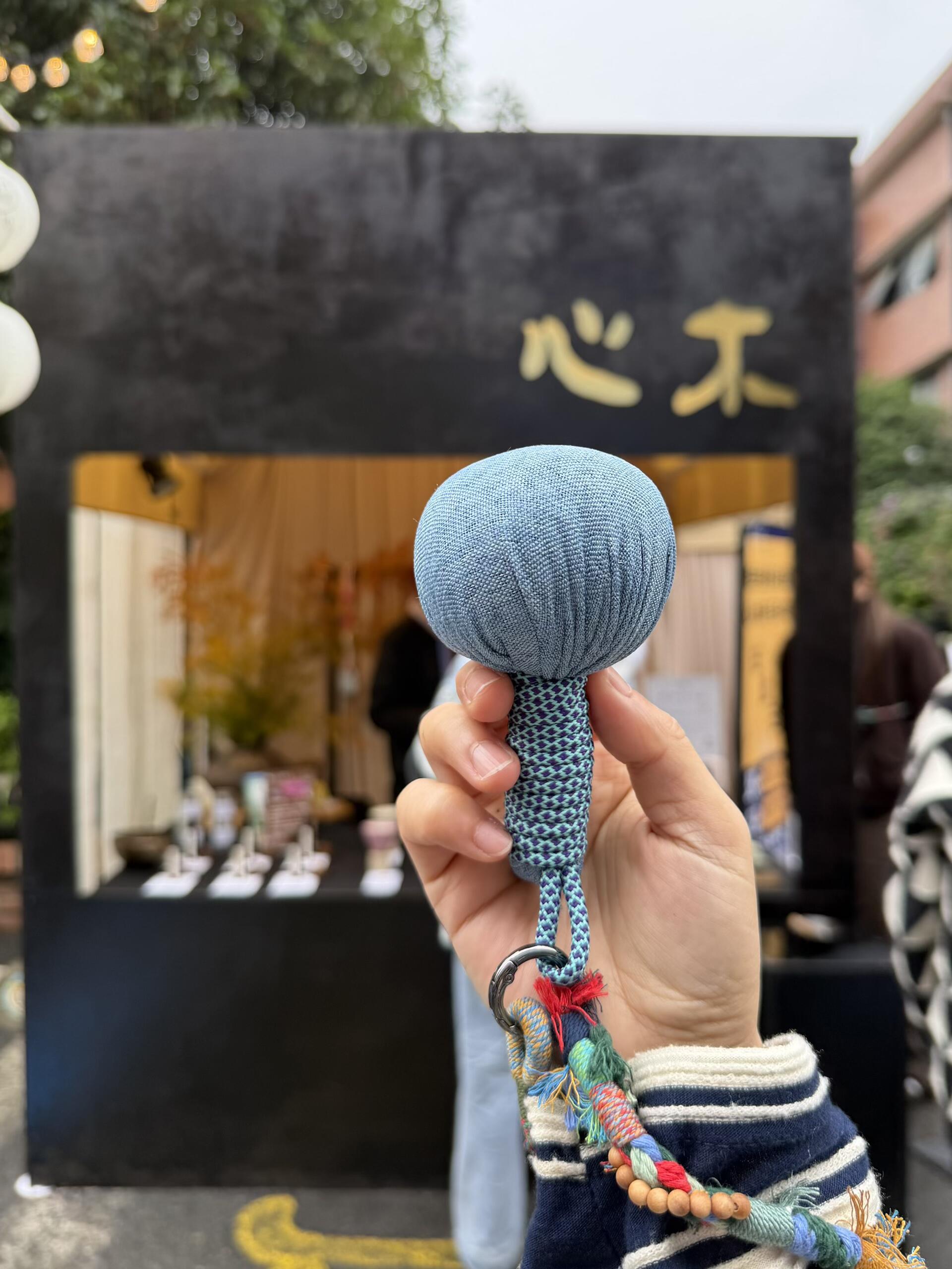 雨の日に出会った魔法の相棒。国産よもぎの香りに包まれる「お玉様ハンマー」で、忙しい私を労わる新習慣🌸