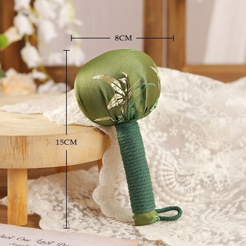 【周りを気にせずリフレッシュ】ミニ よもぎマッサージハンマー キーホルダー｜よもぎ ほのかな香り 肩こり ツボ押し 持ち運び 和装小物 癒しグッズ プチギフト